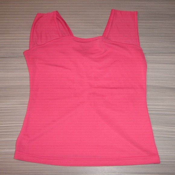 Ladies Summer Tops Set Of 3 Size Medium. $6.00 AS AN ADD ON ITEM - Picture 4 of 6